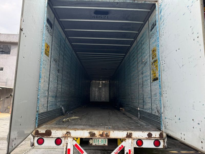 Interior de caja seca AVENDAÑO TRUCKING